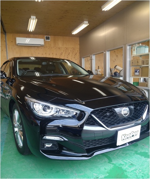 日産 スカイライン 黒色